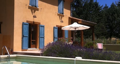 Lovely house in the Luberon with a pool in a charming location.