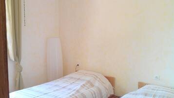 3 makuuhuonetta, silitysrauta/-lauta, vauvan matkasÀnky, ilmainen Wi-Fi