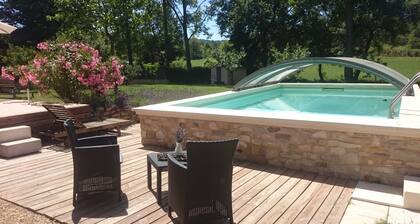 Maison de charme avec piscine chauffée dans un cadre enchanteur en Luberon