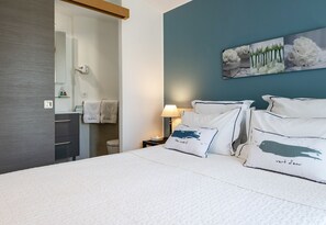 1 chambre, coffres-forts dans les chambres, fer et planche à repasser