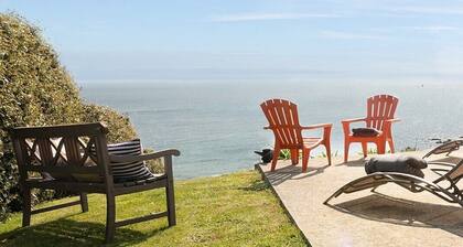 Apartment, exceptional sea view.
