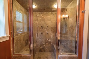 Bathtub, jetted bath, hair dryer, towels - High-End Contemporary Custom Home on 244 Acre Park (Bellingham)