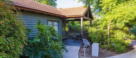 1 bedroom, desk, bed sheets