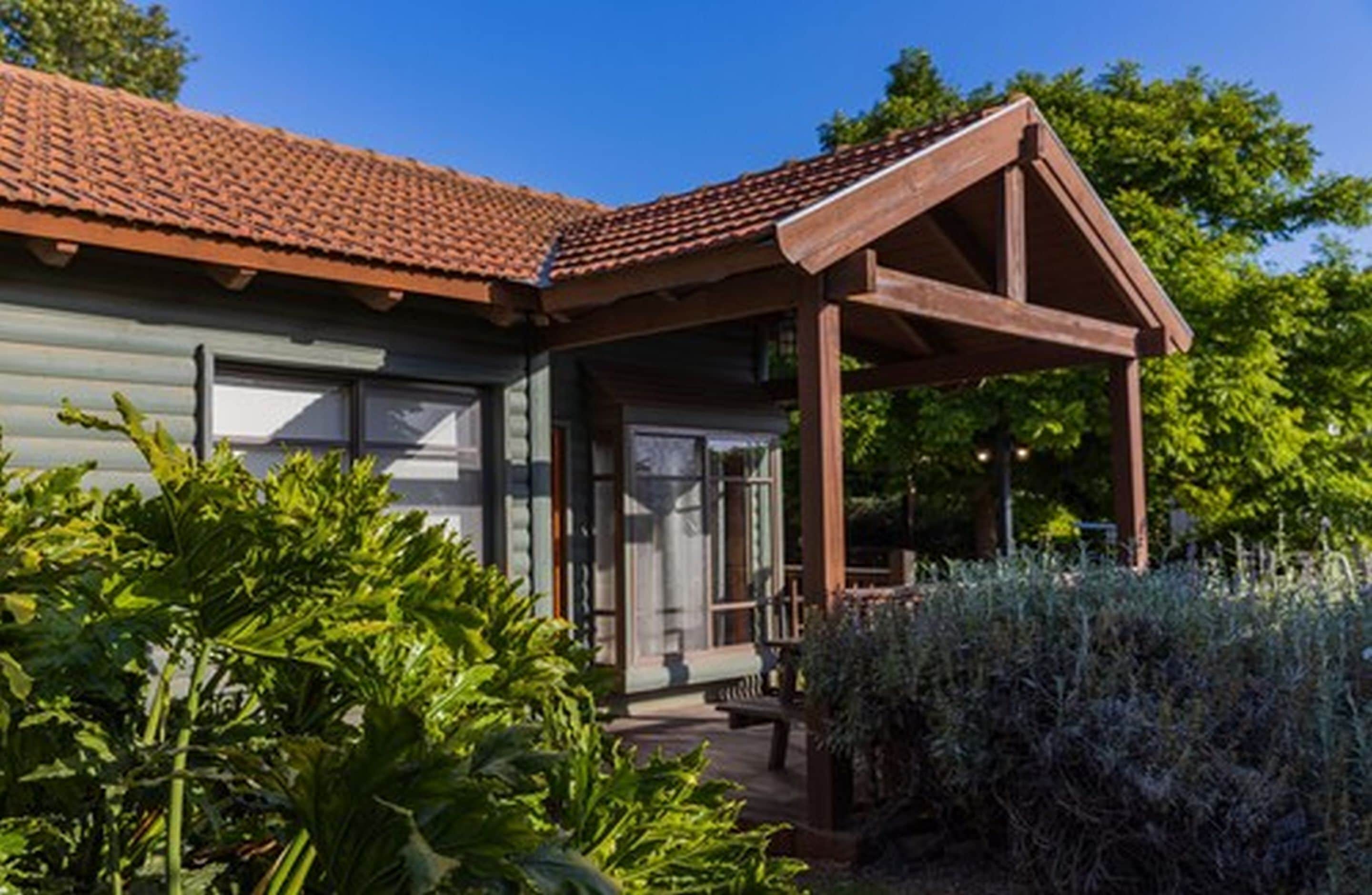 Cabin cơ bản, 1 phòng ngủ, quang cảnh vườn, khu vực vườn | Bàn, bộ trải giường 