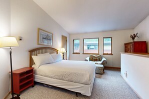 3 bedrooms, iron/ironing board, free Internet, bed sheets