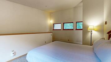 3 عدّة غرف نوم ومكواة/لوح كي وإنترنت مجاني وملاءات أسرّة