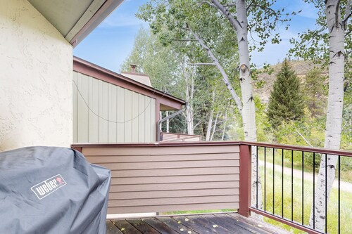 Kodikas kaupunkiasunto w / kannella ja kaasu takka - ilmainen kuljetus reittiä