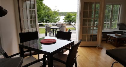 Kirkas, lapsiystävällinen, hiljattain rakennettu, moderni ja täydellinen paikka!