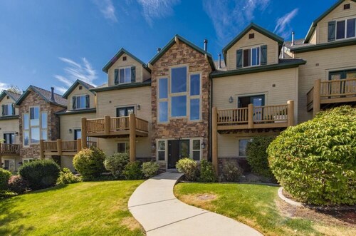 L@@K! Cozy Respite with Spectacular Mountain and Lake Views! Ski Utah