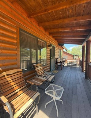 Terrace/patio - Cozy Bear Cabin with Hot Tub (overgaard)
