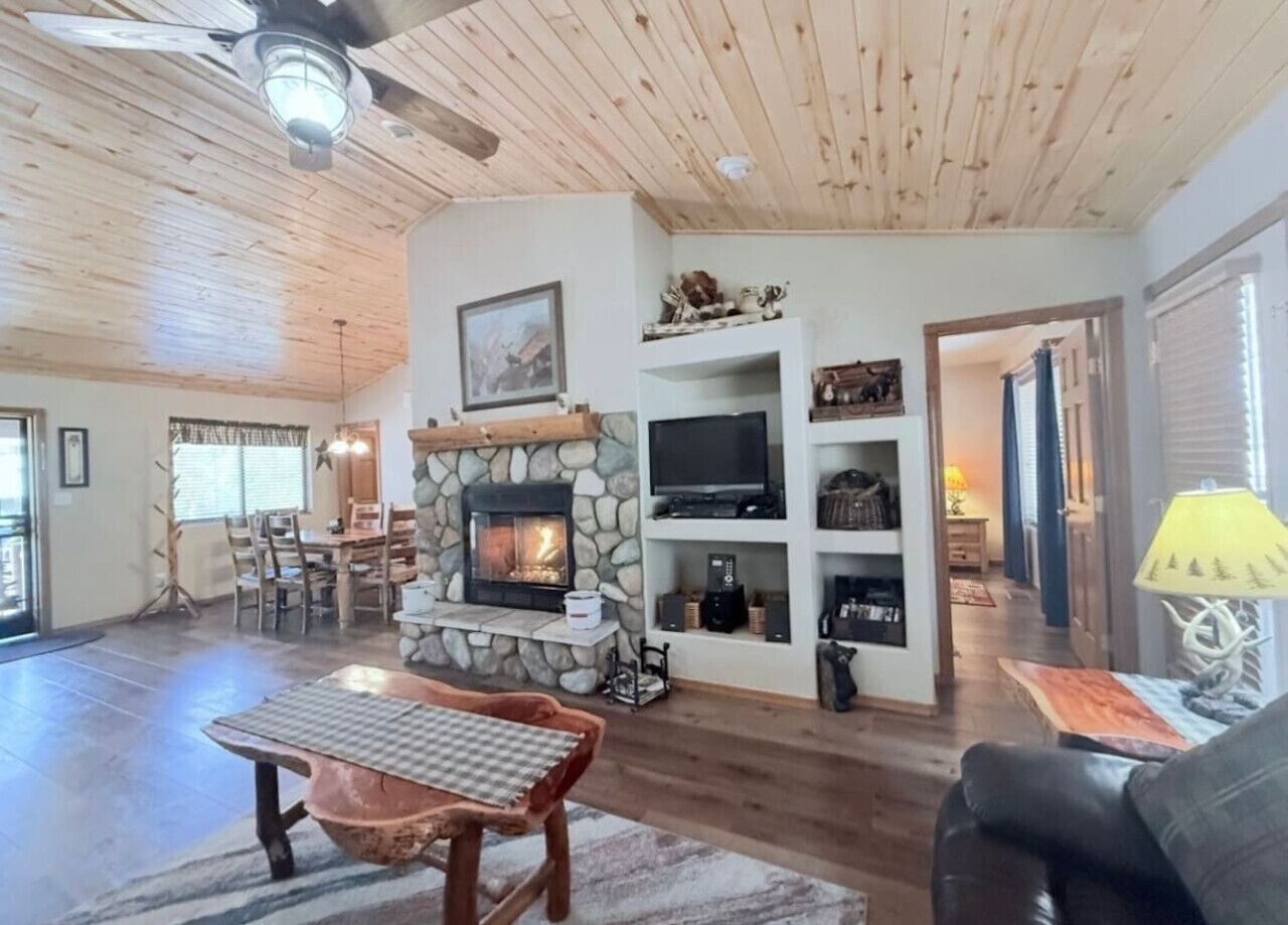 Cozy Bear Cabin With Hot Tub - Arizona