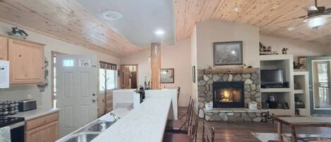 ثلاجة، ميكروويف، فرن، موقد طهي مسطح