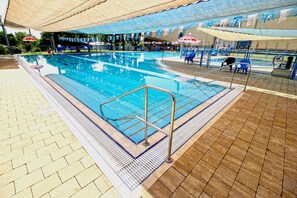 Seasonal outdoor pool, pool umbrellas, sun loungers