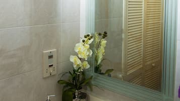 Shower dan perlengkapan mandi gratis