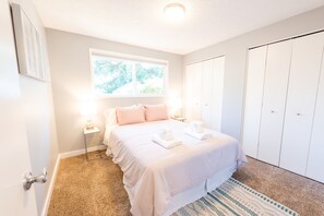 2 chambres, fer et planche à repasser, accès Internet, draps fournis