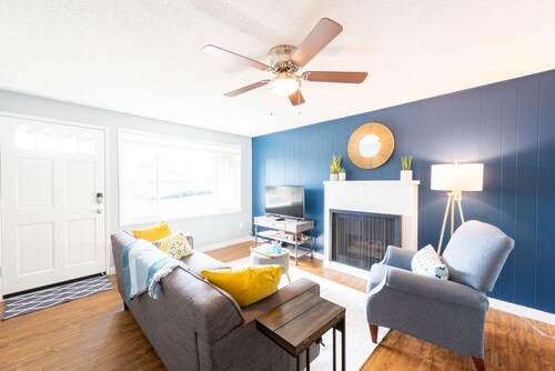 Bright*Private*Stylish 2BR Flat W/ Fenced Yard Near Washington Square