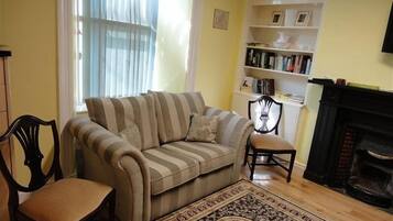 Smart TV, fireplace, DVD player, books