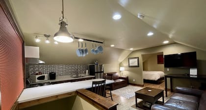 Hermoso nuevo apartamento en un entorno rural cerca del centro con vistas a la montaña.
