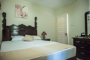 1 habitación, tabla de planchar con plancha y wifi gratis 