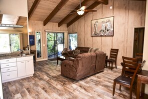 Smart TV, fireplace, stereo