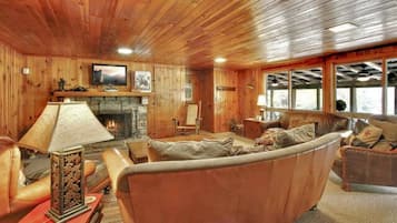 TV, fireplace, DVD player, offices