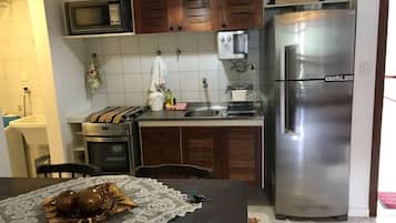 Comfort-paritalo | Yksityinen keittiö | Jääkaappi, mikroaaltouuni, uuni, liesi