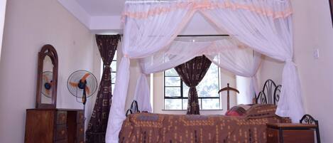 Apartment, 3 Bedrooms | Room amenity