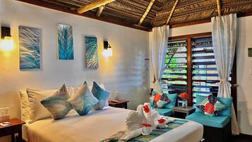 Cabana standard, 1 cama Queen, vista parcial para o oceano | Roupas de cama premium, individualmente decorados