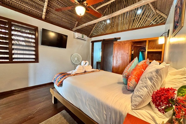 Basic Cabin, 1 Queen Bed | Premium bedding, individually decorated, individually furnished