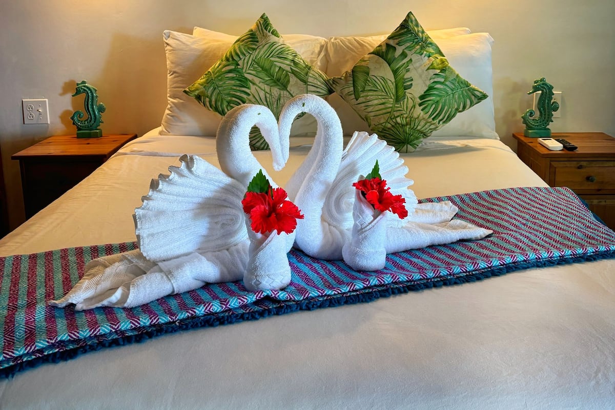 Basic Cabin, 1 Queen Bed | Premium bedding, individually decorated, individually furnished