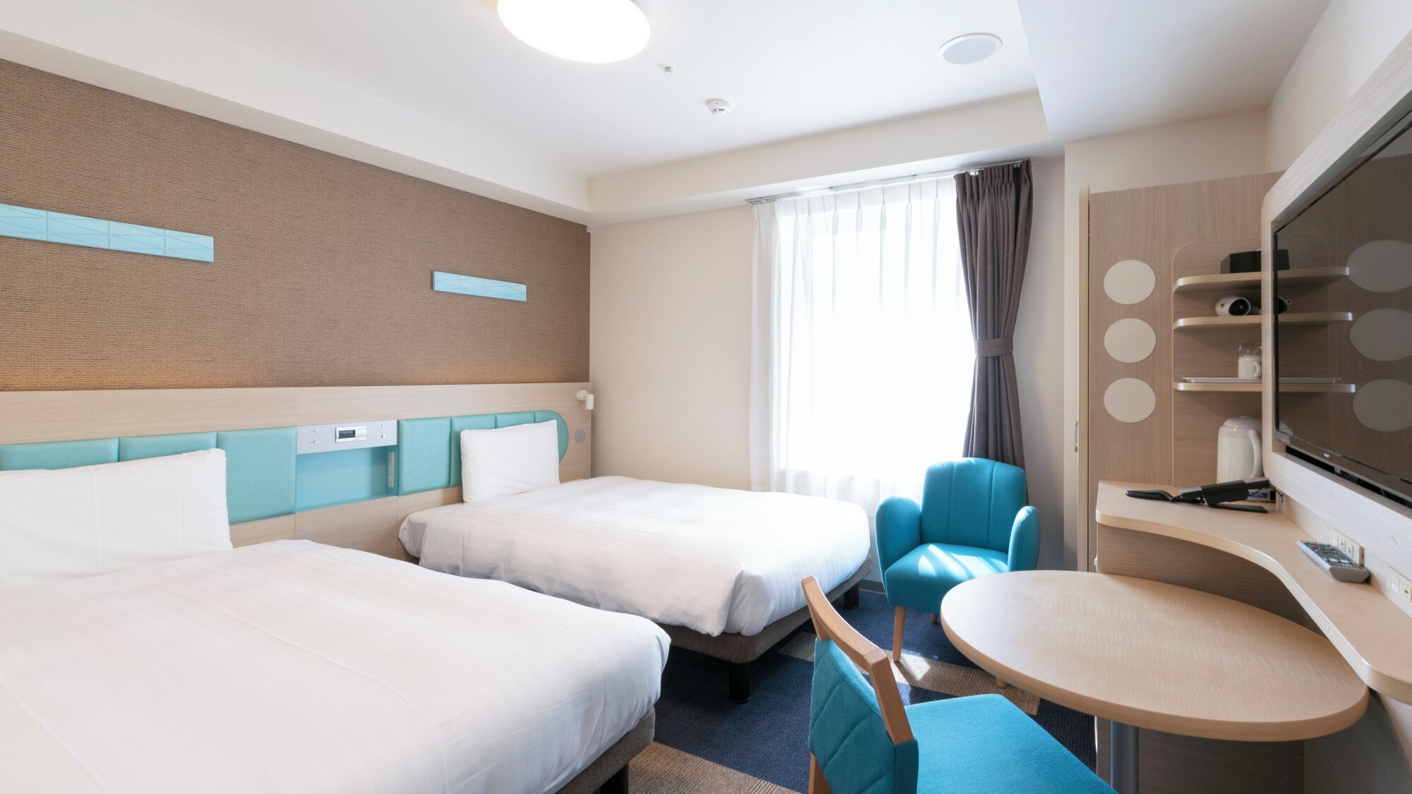 Literie de qualité supérieure, coffres-forts dans les chambres, bureau