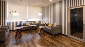 Lobby - Comfort Hotel ERA Kobe Sannomiya (Kobe)