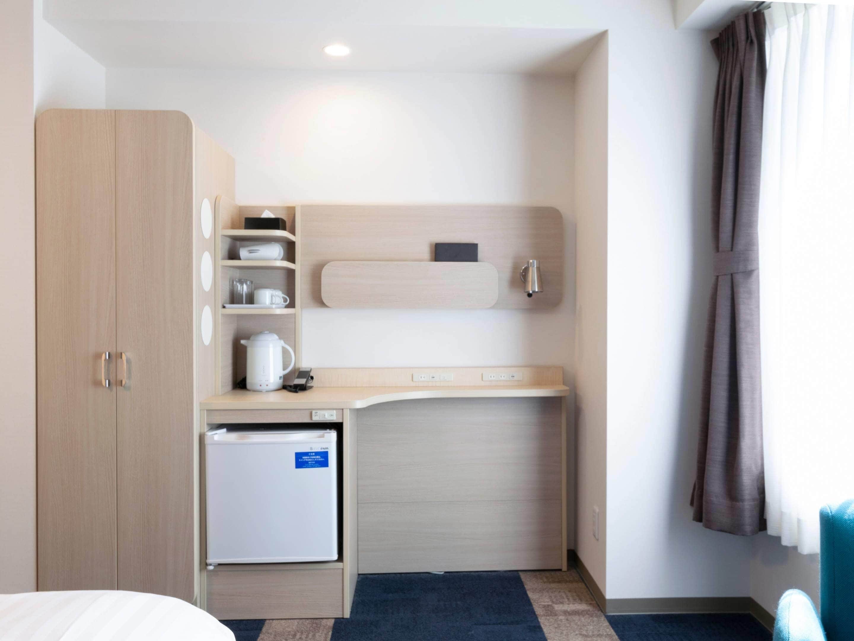Zimmer, Mehrere Betten, Nichtraucher | Hochwertige Bettwaren, Zimmersafe, Schreibtisch, Verdunkelungsvorhänge
