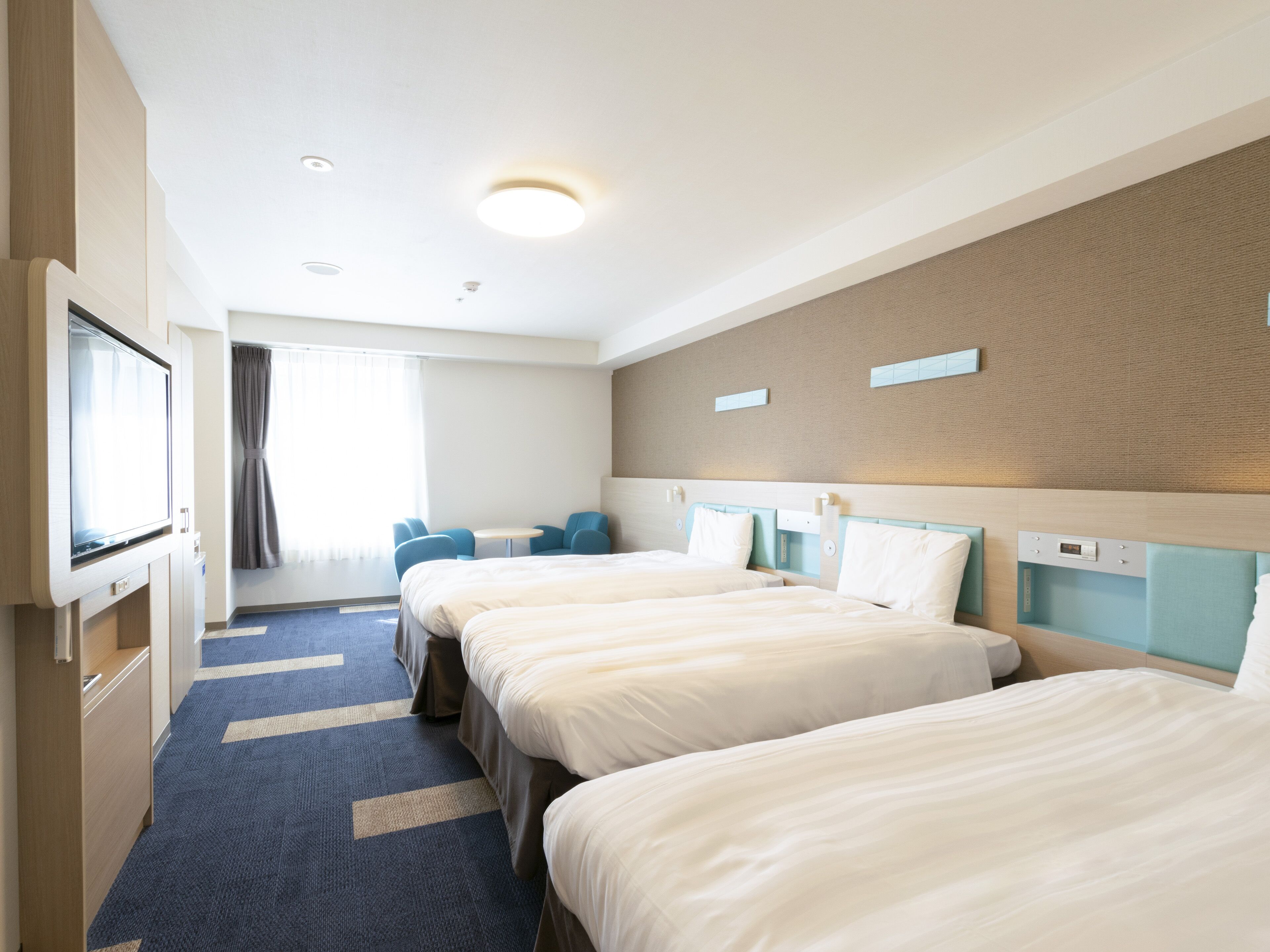 Premium bedding, in-room safe, desk, blackout curtains