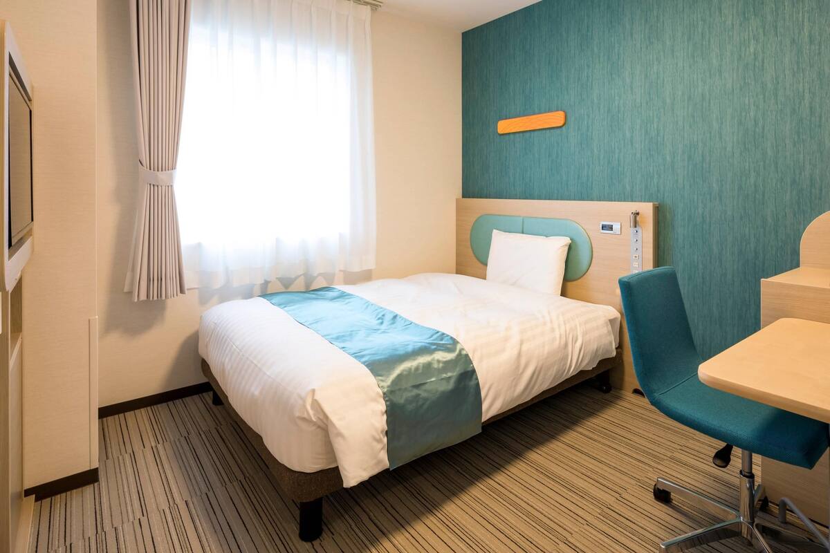 Standard Double Non Smoking | Premium bedding, in-room safe, desk, laptop workspace