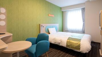 Room, 1 Queen Bed, Non Smoking | Premium bedding, in-room safe, desk, laptop workspace