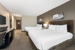 Premium bedding, desk, laptop workspace, blackout drapes - Caretta Landing Sarasota, an Ascend Collection Hotel (Sarasota)