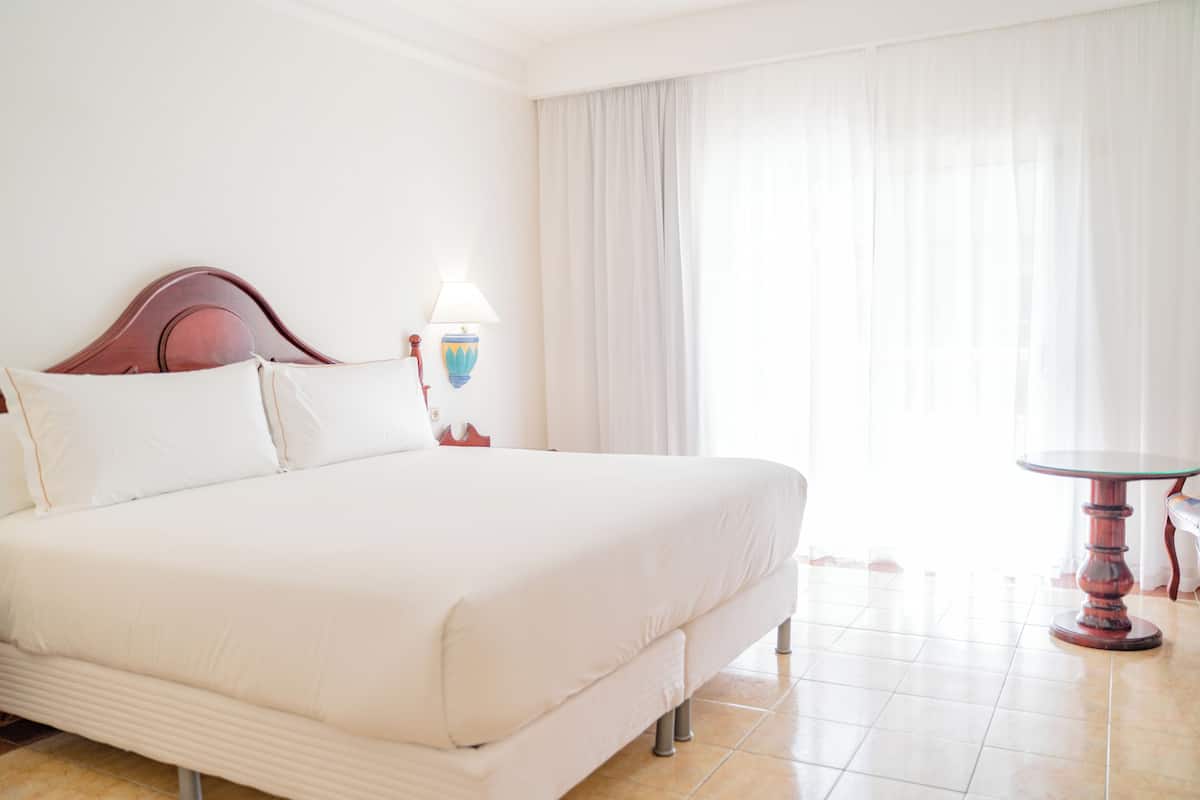Minibar, in-room safe, desk, soundproofing