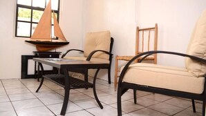TV, Netflix - Church Street Guest House (Soufrière)
