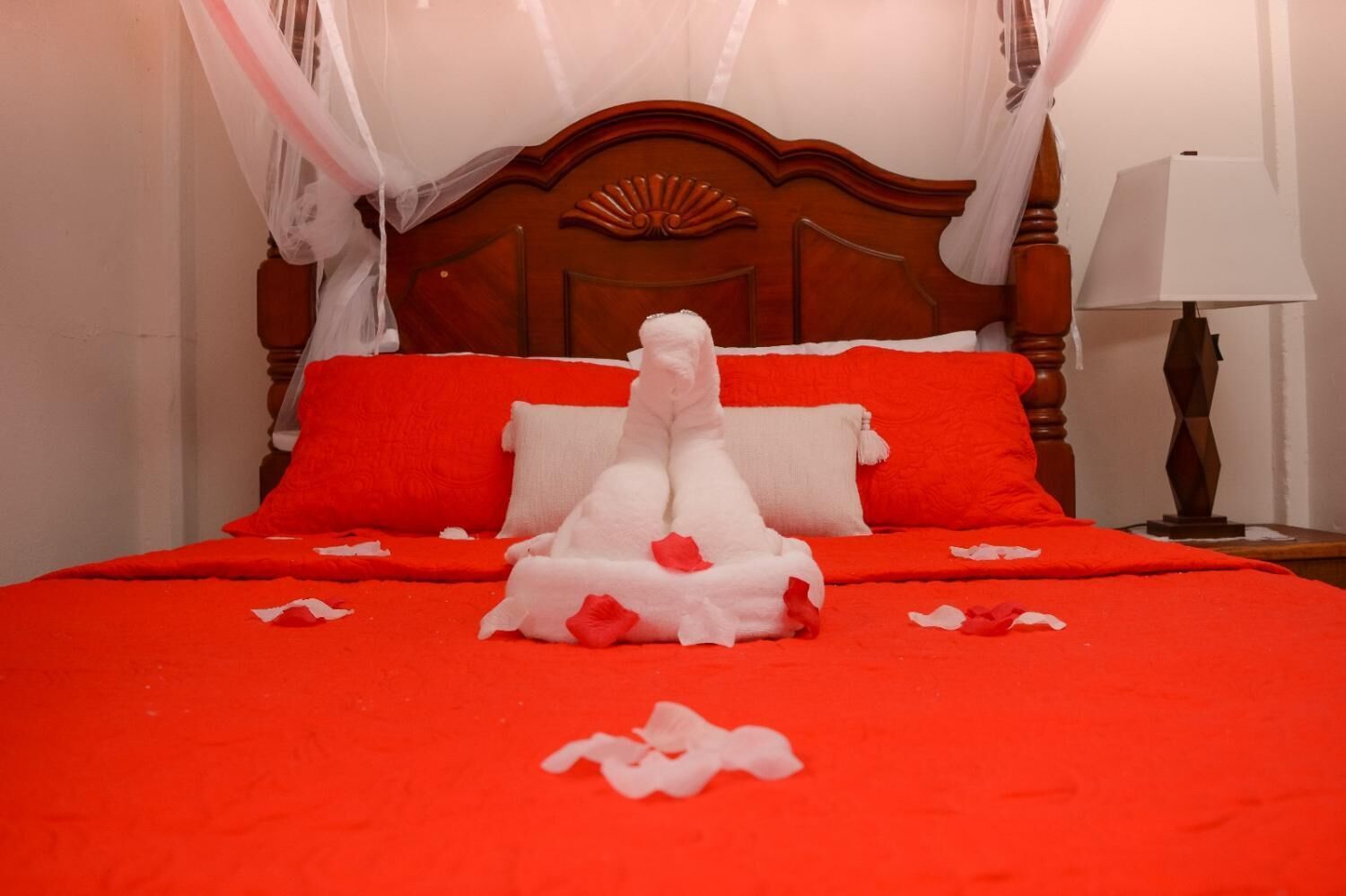 Egyptian cotton sheets, in-room safe, iron/ironing board