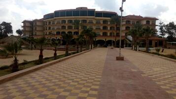 المنشأة من الخارج