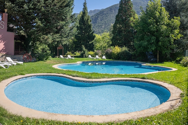 2 piscinas externas, espreguiçadeiras