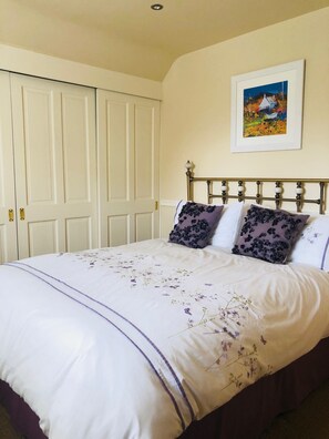 3 bedrooms, individually decorated, individually furnished, desk - Honeybrook Crieff (Crieff)