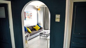 A living room with a sofa, a coffee table, and a white chair. - Cosy Apartment in Sidi Bou Said- Amilcar (Sidi Bou Said)