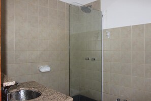 Shower, free toiletries, towels - Vista del Sol B&B (Pinto)