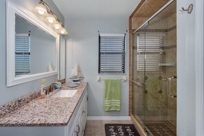 Casa familiar, 3 habitaciones, alberca privada (2 Bathrooms) | Baño | Tina profunda, amenidades de baño gratuitas, secadora de cabello