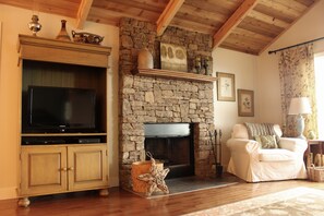 Smart TV, fireplace, DVD player