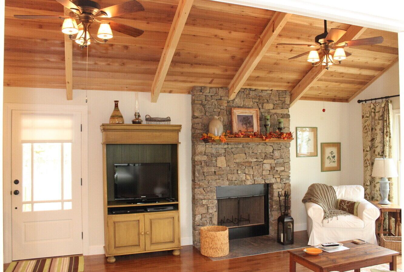 Smart TV, fireplace, DVD player
