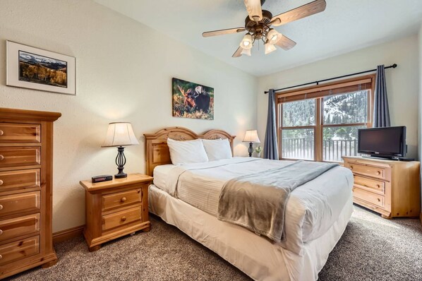 2 عدّة غرف نوم ومكواة/لوح كي وواي فاي مجانًا وملاءات أسرّة