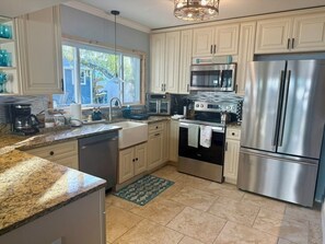 Fridge, microwave, oven, stovetop - BeachHouse Bungalow 🏝Spacious 1 level, Quiet & Cozy🏖walk to the Beach! (Redington Beach)